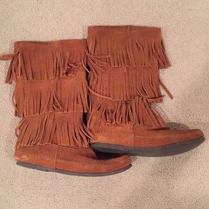 Minnetonka 3-Layer Fringe Boot Brown Size 9